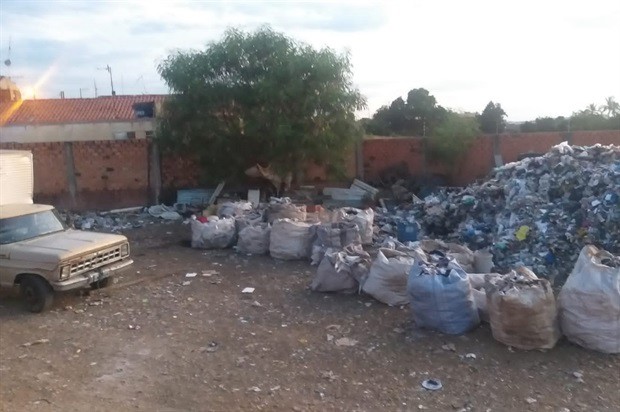 Vereador aciona Ministério Público para garantir limpeza de terreno