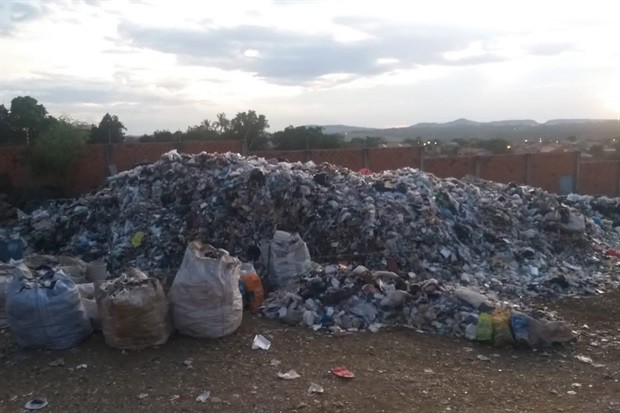 Vereador aciona Ministério Público para garantir limpeza de terreno