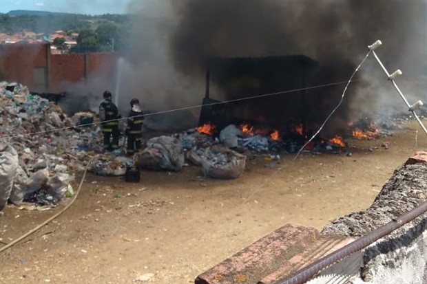 Vereador aciona Ministério Público para garantir limpeza de terreno