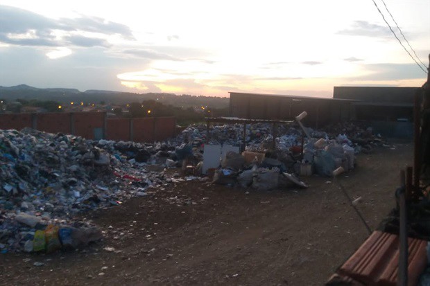 Vereador aciona Ministério Público para garantir limpeza de terreno