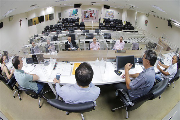 Reunião foi realizada na manhã desta quarta-feira (13)