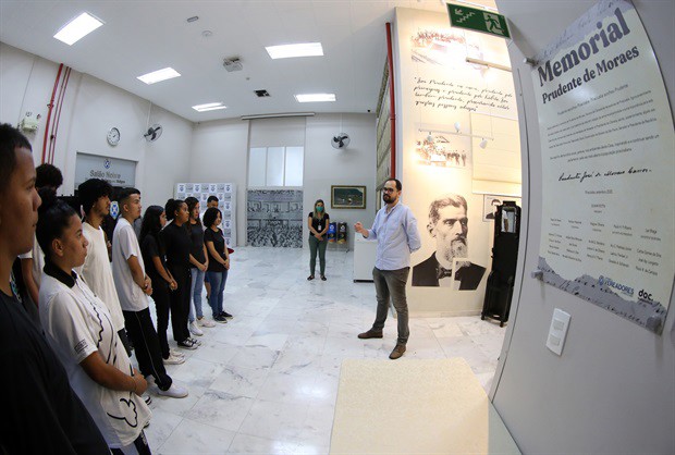 Projeto Conheça o Legislativo realizou o primeiro encontro de 2022 com a participação de alunos do terceiro ano do Ensino Médio da Escola Estadual Dionetti Callegaro Miori, do bairro Água Branca