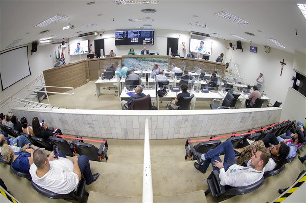 Três reuniões extraordinárias foram realizadas entre a tarde e a noite desta sexta-feira