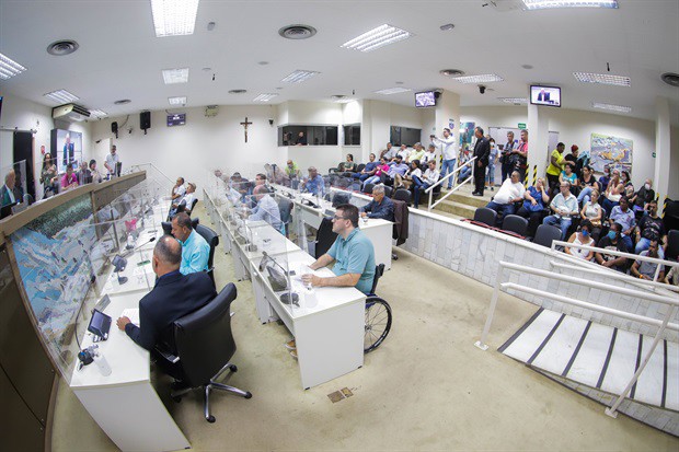 Três reuniões extraordinárias foram realizadas entre a tarde e a noite desta sexta-feira