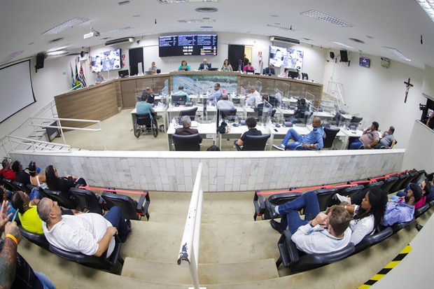 Três reuniões extraordinárias foram realizadas entre a tarde e a noite desta sexta-feira