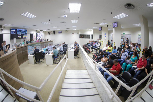 Três reuniões extraordinárias foram realizadas entre a tarde e a noite desta sexta-feira