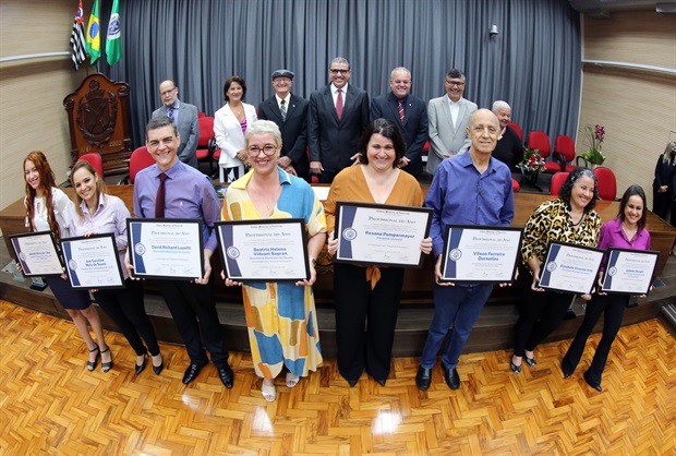 Reunião solene foi realizada na noite desta quarta-feira (11)