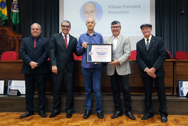 Reunião solene foi realizada na noite desta quarta-feira (11)