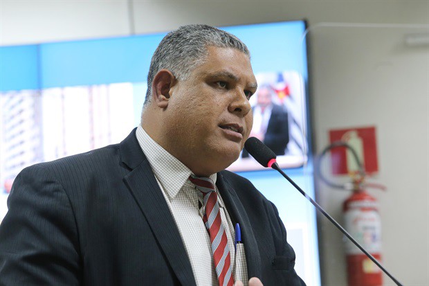 Paulo Campos é autor do requerimento que concede Voto de Congratulações à Escola Municipal “Professor Renato Passeri”