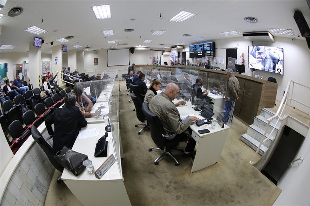 Os vereadores durante a 20ª reunião ordinária, nesta segunda-feira