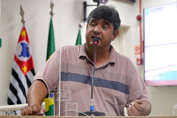 Wagnão ocupou a tribuna da Câmara na noite desta segunda-feira (23)