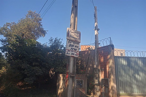 Após procura de moradores, o gabinete do vereador Gilmar Rotta (PP) esteve no bairro Pau Queimado acompanhado de Guilherme Milanez, assessor de projeto da Semuttran