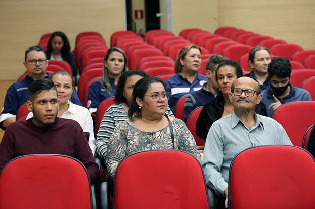 Familiares, amigos e colegas de trabalho descreveram o espírito de determinação e honestidade de Nelson Ferreira
