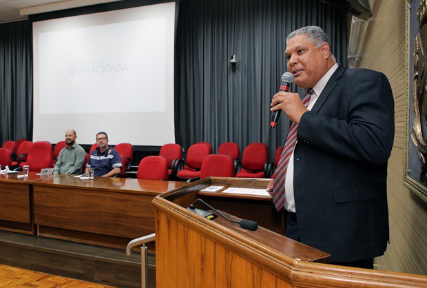 Familiares, amigos e colegas de trabalho descreveram o espírito de determinação e honestidade de Nelson Ferreira