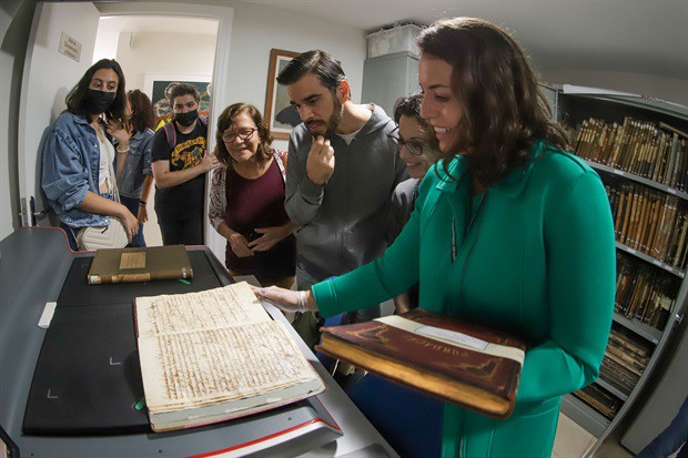 Os participantes do curso de preservação preventiva de documentações e acervos museológicos, promovido pelo Museu Prudente de Moraes, visitaram o acervo da Câmara nesta terça-feira (31)