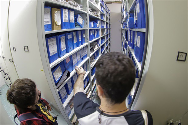 Os participantes do curso de preservação preventiva de documentações e acervos museológicos, promovido pelo Museu Prudente de Moraes, visitaram o acervo da Câmara nesta terça-feira (31)