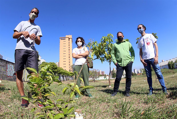 Plantio de mudas realizado no ano passado, na "Praça das Corujas", no bairro São Dimas, foi uma das atividades da Simapira 2021