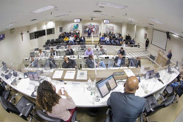 Projeto de resolução sobre os procedimentos para o recebimento em doação e o desfazimento de itens bibliográficos esteve na pauta da reunião ordinária desta quinta-feira (2)