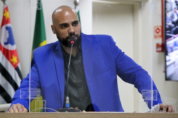 Jhonata Pereira de Azevedo foi o primeiro orador popular na noite desta segunda-feira, e teve um total de sete minutos de fala