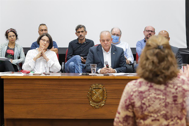 Audiência foi transferida do plenário para o salão nobre devido ao grande público presente