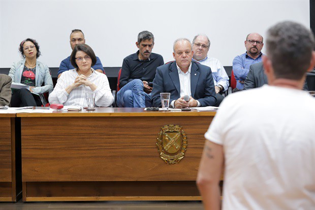 Audiência foi transferida do plenário para o salão nobre devido ao grande público presente