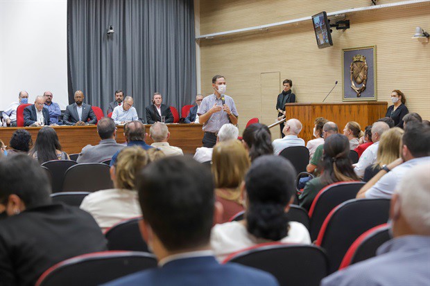 Audiência foi transferida do plenário para o salão nobre devido ao grande público presente