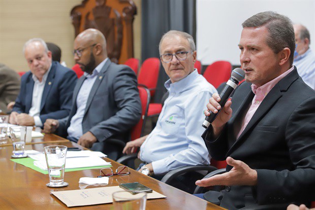 Audiência foi transferida do plenário para o salão nobre devido ao grande público presente