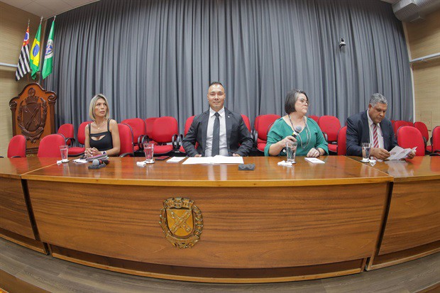 Mesa diretiva dos trabalhos