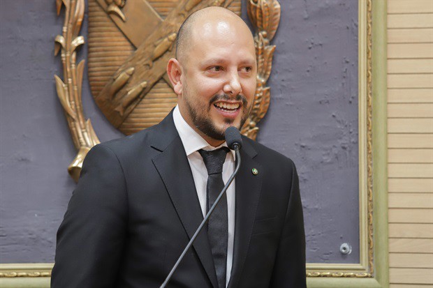 O homenageado fazendo o uso da palavra