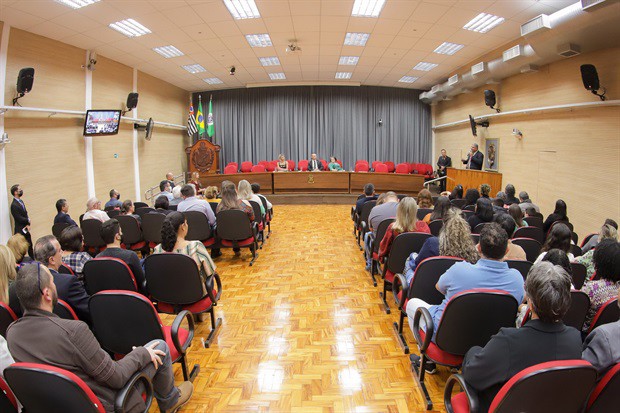 Amigos e familiares acompanharam a reunião solene