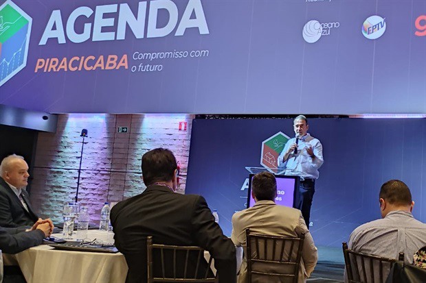 O vereador Fabricio Polezi (Patriota) esteve em evento com outros vereadores nesta terça-feira (7)