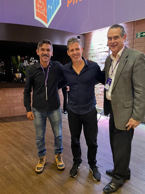 O vereador Fabricio Polezi (Patriota) esteve em evento com outros vereadores nesta terça-feira (7)