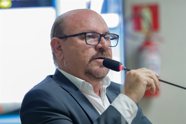 Anilton Rissato em discurso durante a 25ª reunião ordinária de 2022