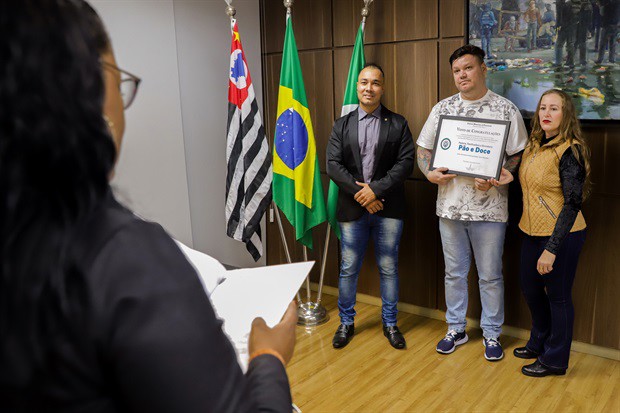 Padaria atua há 10 anos no bairro Santa Terezinha e, segundo o parlamentar, atualmente presta um serviço de relevância para a comunidade