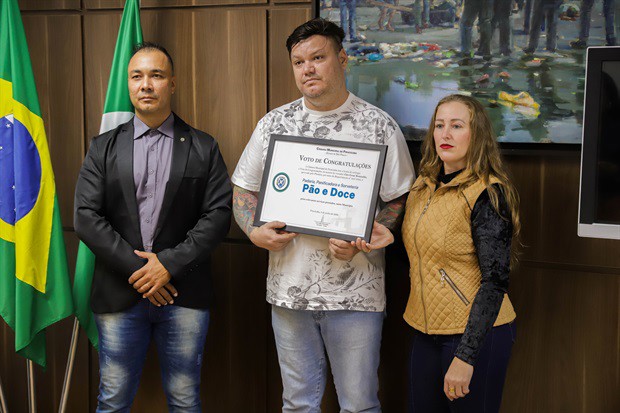 Padaria atua há 10 anos no bairro Santa Terezinha e, segundo o parlamentar, atualmente presta um serviço de relevância para a comunidade