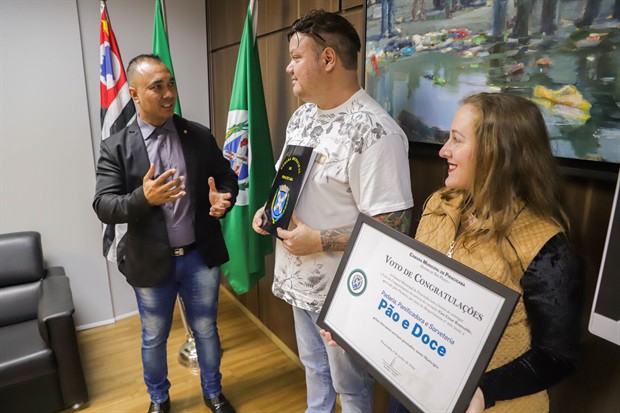 Padaria atua há 10 anos no bairro Santa Terezinha e, segundo o parlamentar, atualmente presta um serviço de relevância para a comunidade