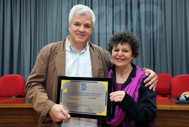 Reunião solene foi realizada na noite desta terça-feira (21)