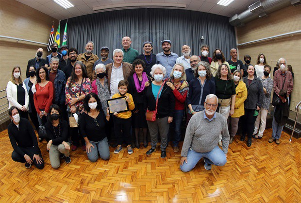 Reunião solene foi realizada na noite desta terça-feira (21)