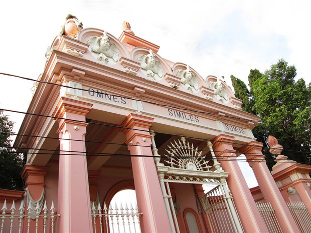 Portal monumental do cemitério da Saudade é marco histórico da cidade