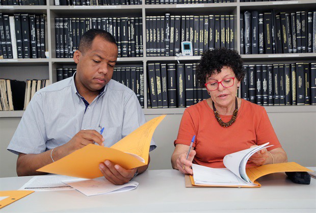 Presidente da Comissão de Educação, vereadora Rai de Almeida (PT), e relator Thiago Ribeiro (PSC) querem mais informações sobre a proposta