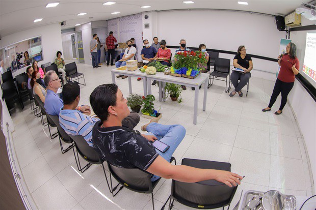 Evento abordou dicas para criação de abelhas nativas no ambiente urbano