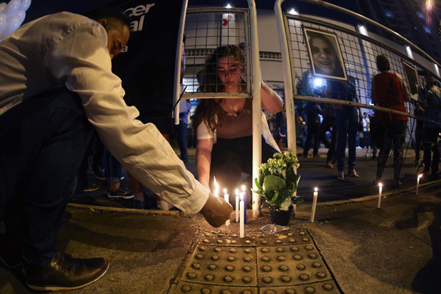 Ato em homenagem às vítimas do atentado no ônibus da linha 444 busca superar, de forma coletiva, a violência