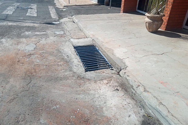 Reparo em galeria pluvia foi realizado pela Semob (Secretaria de Obras)