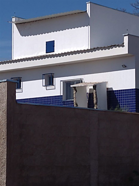 Vereadora Rai de Almeida (PT) verificou vazamento de caixa d´água e abandono de prédio