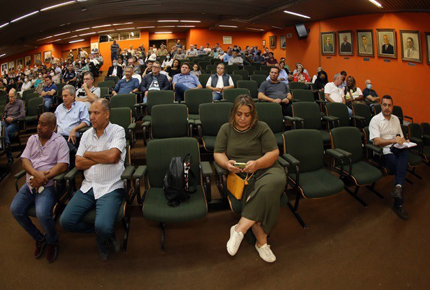 Vereadores cobraram compromisso do Poder Executivo de demarcar áreas para habitação social em outras regiões