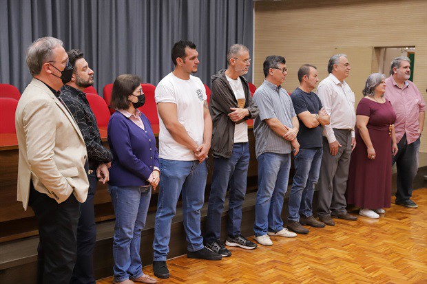 Muro do Centro Comunitário do bairro recebeu painéis elaborados pelos artistas em parceria com as crianças da comunidade