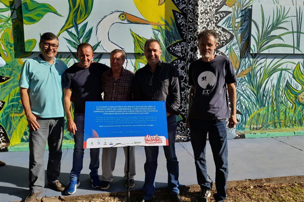 Muro do Centro Comunitário do bairro recebeu painéis elaborados pelos artistas em parceria com as crianças da comunidade