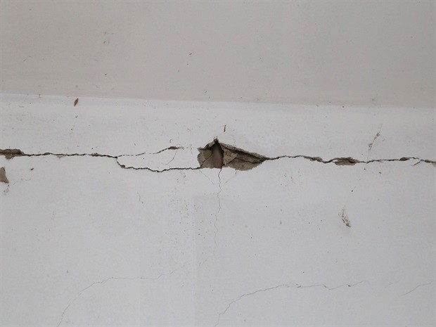 Moradores do Jardim Astúrias tem medo de acidentes devido à má conservação do vestiário