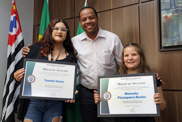 Entrega da moção de aplausos às atletas de boxe chinês aconteceu nesta quarta-feira (27)