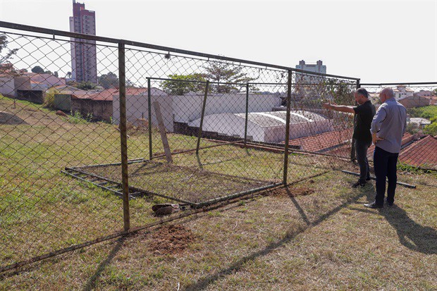 Área verde localizada na rua Prof. Hildebrando Seixas Siqueira, no bairro Castelinho, também conta com academia ao ar-livre e quadra esportiva
